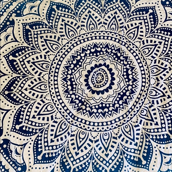 Blue and white tapestry - Picture 2 of 6